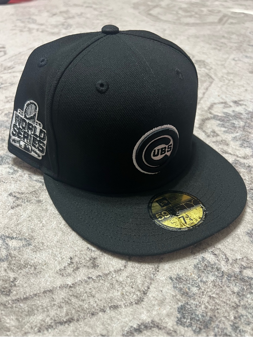 black Chicago Cubs New Era 59FIFTY fitted hat size 7 3/4